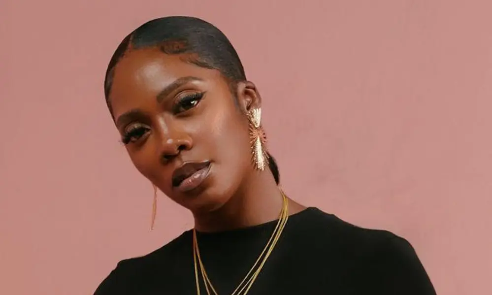Tiwa Savage Pauses London Show to Greet Former Teacher in the Crowd (VIDEO)